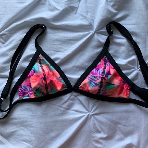 Xhilaration Other - Xhilaration Floral Bikini Top